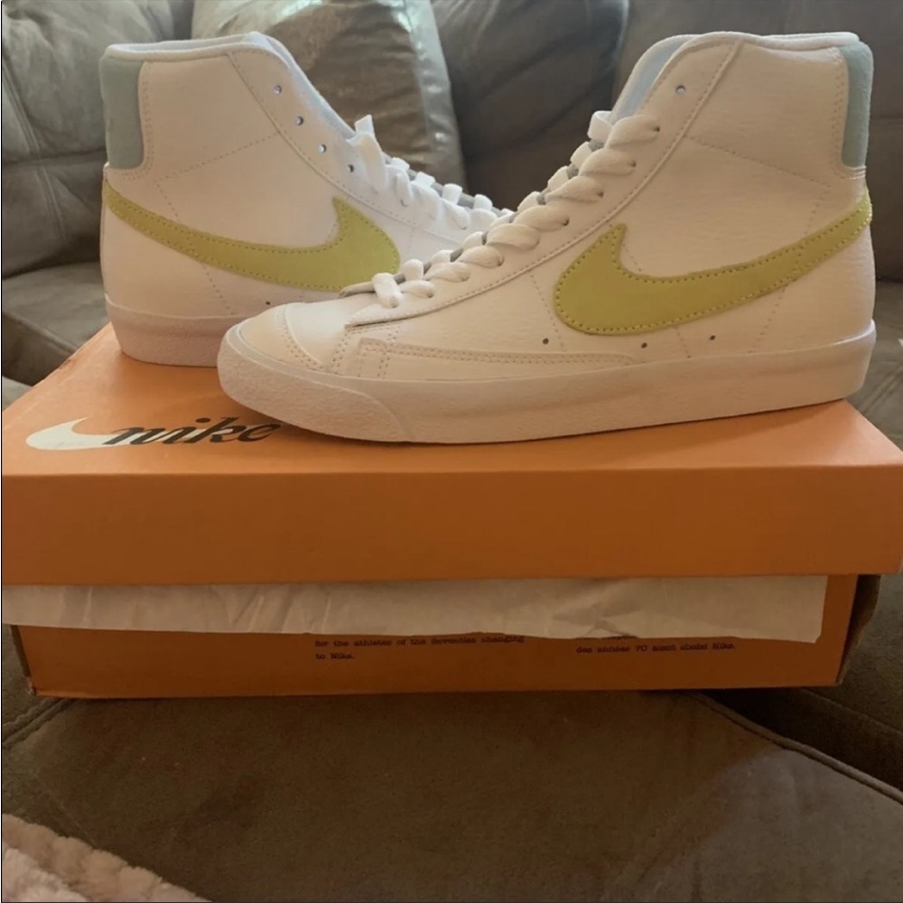 Nike blazers size 6